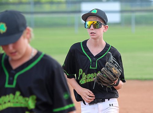 Brandon Cloverleafs second baseman Dane Teetaert was struck in the forehead by a teammate's bat during warmups for a game on Friday, but was cleared to return and helped his team win a U15 AA Tier 2 provincial baseball title on Sunday. (Thomas Friesen/The Brandon Sun)