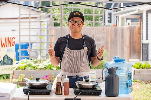 BROOK JONES/FREE PRESS
Aaron Li, who moved to Winnipeg with his family in 2022, markets Chinese dumplings based on family recipes and sells his dumplins at the Wolseley Farmers Market at Saint Margaret's Anglican Church in Winnipeg, Man. Li has a variety of dumplings such as pork with cabbage and chive, tofu with kimchi and beef with carrots and onion. Li, 37, is pictured giving two thumbs up while at his Super Flying Dumpling booth during the Wolseley Farmers Market Tuesday, July 29, 2025.