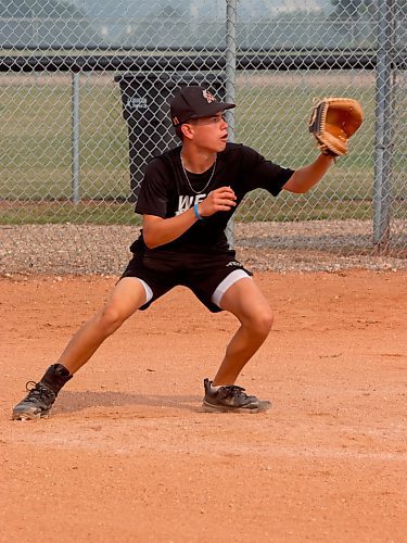 Carter McCannel gets ready to catch a ball during Brandon Marlins 15U AAA baseball practice at Simplot Millennium Park on Tuesday. (Massimo De Luca-Taronno/The Brandon Sun)