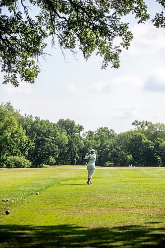 MIKAELA MACKENZIE / FREE PRESS
	
Yvette Lanthier tees off at Windsor Park Golf Course, which is celebrating its 100th anniversary, on Wednesday, Aug. 13, 2025. 

For Dave Sanderson story.
Winnipeg Free Press 2025