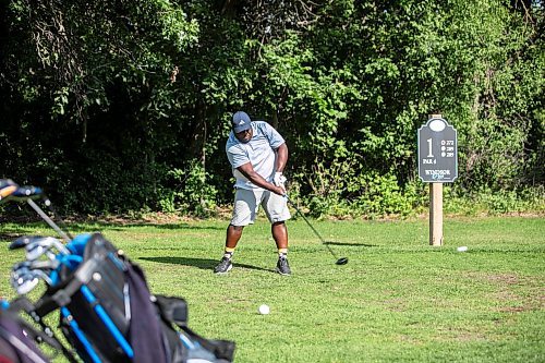 MIKAELA MACKENZIE / FREE PRESS
Chipalo Simunyola tees off at Windsor Park Golf Course, which is celebrating its 100th anniversary, on Wednesday, Aug. 13, 2025.
For Dave Sanderson story.
Winnipeg Free Press 2025