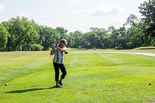 MIKAELA MACKENZIE / FREE PRESS
	
Joan Pilgrim tees off at Windsor Park Golf Course, which is celebrating its 100th anniversary, on Wednesday, Aug. 13, 2025. 

For Dave Sanderson story.
Winnipeg Free Press 2025