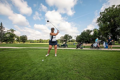 MIKAELA MACKENZIE / FREE PRESS
Tracy Paluk golfs at Windsor Park Golf Course, which is celebrating its 100th anniversary, on Wednesday, Aug. 13, 2025.
For Dave Sanderson story.
Winnipeg Free Press 2025