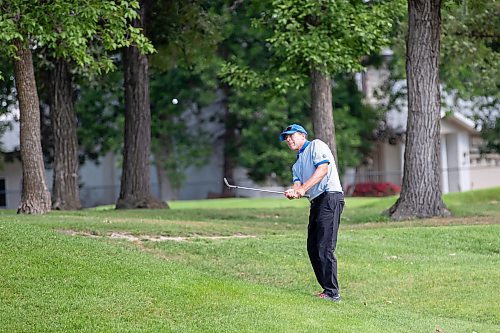 BROOK JONES/FREE PRESS
Todd Fanning (Niakwa Country Club) won the Hodson Financial Men's Senior Championship at the Glendale Golf &amp; Country Club in Winnipeg, Man., Wednesday, Aug. 13, 2025.  Pictured: Fanning chips towards the green on the 16th hole during the final round.