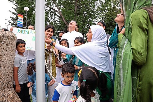 14082025
Members of Brandon’s Pakistani community raise the Pakistan flag at Brandon City Hall on Thursday along with Brandon Mayor Jeff Fawcett to celebrate Pakistan’s Independence Day.
(Tim Smith/The Brandon Sun)