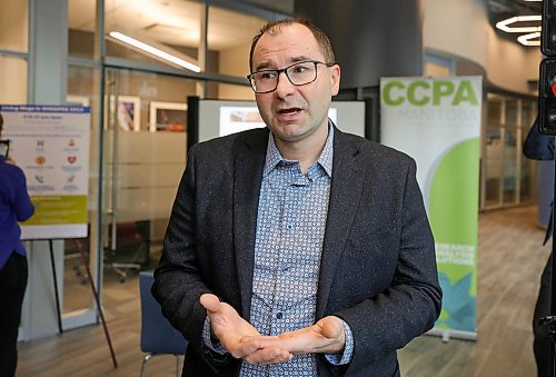 RUTH BONNEVILLE / WINNIPEG FREE PRESS
BIZ - CCPA
Photo of one of the authors of the report, Jesse Hajer, a faculty member in the Department of Economics and Labour Studies program at the University of Manitoba, talking to the media Tuesday.
Canadian Centre for Policy Alternatives release updated report on the calculation of the living wage for Winnipeg, Brandon and Thompson, with authors Niall Harney, Jesse Hajer and Natalie Dandenault at The Assiniboine Credit Union Tuesday.
See story by Gabby
Dec 12th, 2023