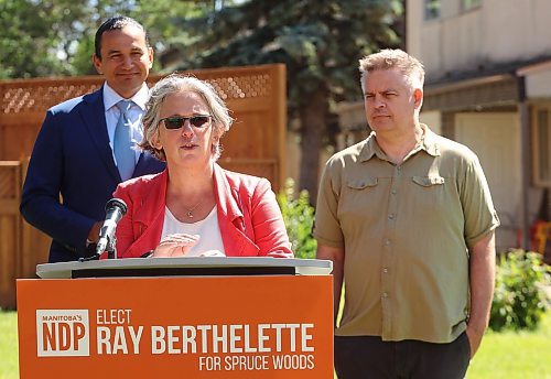 15082025
Former Liberal candidate in Spruce Woods Michelle Budiwski endorses Manitoba NDP candidate Ray Berthelette for the Spruce Woods byelection during a press conference at the Spruce Woods Housing Cooperative in Brandon on Friday.
(Tim Smith/The Brandon Sun)