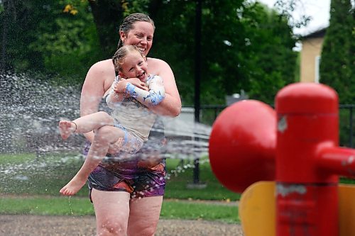 Four-year-old Lilah Stewart and her mom Amanda laugh while playing in the spray at the Stanley Park spray park on a warm Tuesday morning. Environment Canada was forecasting a high of 31 C today in Brandon. (Tim Smith/The Brandon Sun)