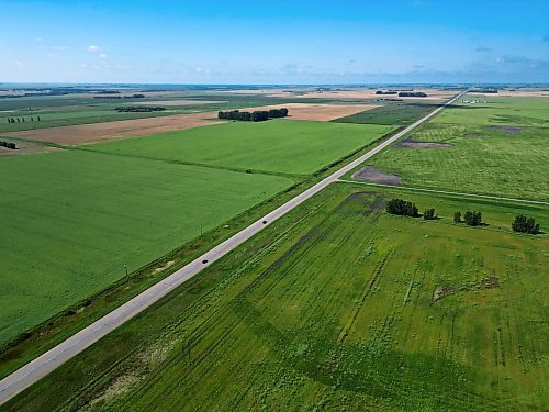 19082025
Traffic makes its way along Highway 2 west of Souris, Manitoba on a sunny Monday. Spruce Woods NDP candidate Ray Berthelette said he would advocate strongly for the province to repave Highway 2 between Souris and Deleau.
(Tim Smith/The Brandon Sun)