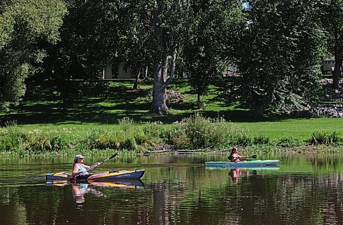 19082025
Kayakers make their way upstream while paddling the Souris River in Souris on a hot Tuesday.
(Tim Smith/The Brandon Sun)
