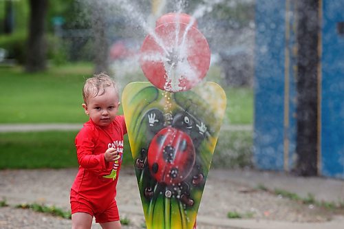 19082025
Two-year-old Sonny Stewart of Neepawa plays at the Stanley Park spray park with family on a warm Tuesday morning.
(Tim Smith/The Brandon Sun)