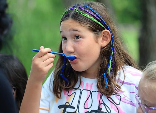 Ruth Bonneville / Free Press 

ENT - Lunchbox Chopped

Photo of Child with colourful braids: Aria, 10, tasting food. 

Photos for a feature on 3 local chefs presenting their lunchbox for 3 children to taste test and judge.  The kids and chefs met at a picnic table at Assiniboine Park for the lunchbox taste-testing event. 


Names Children taste testing in photos. (First names only)

Blonde child with glasses: Paislee, 8
Dark brown hair,, overalls, glasses  Faith, 9
Child with colourful braids: Aria, 10


Names of  Chefs + lunches:

1. Sophie Fiola (white apron) - Chicken, bean and corn taquitos with salsa and guacamole, served with a side of carrots and sweet peas, with a horchata-inspired rice pudding for dessert 

2. Sharron Park - red lentil buns and WAITING ON THE SOUP DETAILS with seasonal fruit crumble

3. Elisa de Jesus – she was not at the shoot but she made a lunch which was red lentil fritters with quinoa salad and oatmeal raisin cookies

The story is for Weds 27 August.

See AV Kitching for more info and  story


Aug 11th,  2025