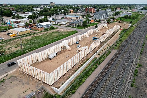 21082025
Work continues on a nearly 40,000-square-foot indoor pickleball and tennis facility along Pacific Avenue on Thursday.
(Tim Smith/The Brandon Sun)