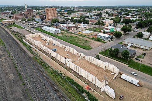 21082025
Work continues on a nearly 40,000-square-foot indoor pickleball and tennis facility along Pacific Avenue on Thursday.
(Tim Smith/The Brandon Sun)