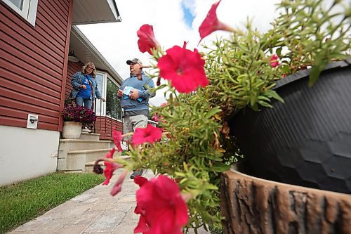 22082025
Manitoba Progressive Conservative candidate Colleen Robbins and volunteer Duncan Hamilton visit homes on Charles Avenue in Spruce Woods on Friday to meet voters ahead of Tuesday’s Spruce Woods byelection. (Tim Smith/The Brandon Sun)