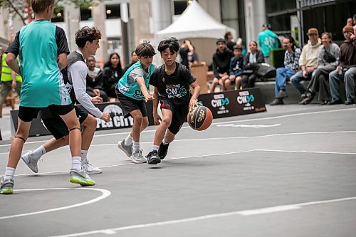 BROOK JONES/FREE PRESS
The Canadian Elite Basketball League is hosting a three-day fan-focused street festival as part of the 2025 Championship Weekend at True North Square and on Graham Avenue between Edmonton St. and Donald St. in Winnipeg, Man. Pictured: Team South player Jerrae Greaves controls the basketball while Team Westside player while Greysen Irbing covers during a game of 3x3 basketball on Friday, Aug. 22, 2025.