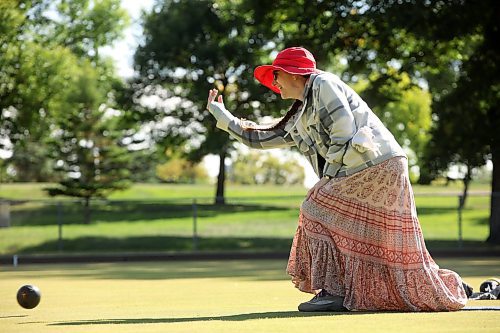 Jen Houselander bowls during the Wheat City Lawn Bowling Club’s Monday morning ladies league matches at the club in Rideau Park on a sunny Monday morning. (Tim Smith/The Brandon Sun)
