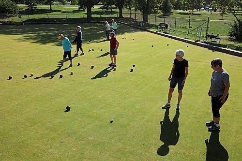 25082025
Gay Mayberry and Therese Alexander (bottom right) watch a bowl during the Wheat City Lawn Bowling Club’s Monday morning ladies league.
(Tim Smith/The Brandon Sun)