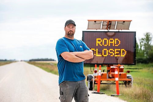 MIKAELA MACKENZIE / FREE PRESS
Dustin Wiens, a grain farmer south of La Salle, by the road closure of Floodway Road on Monday, Aug. 25, 2025. The road, which is closed now through to October, will impact the way that he transports his harvest from the fields.
For Aaron story.
Free Press 2025