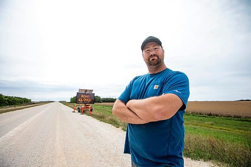 MIKAELA MACKENZIE / FREE PRESS
Dustin Wiens, a grain farmer south of La Salle, by the road closure of Floodway Road on Monday, Aug. 25, 2025. The road, which is closed now through to October, will impact the way that he transports his harvest from the fields.
For Aaron story.
Free Press 2025