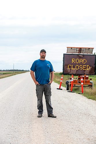 MIKAELA MACKENZIE / FREE PRESS
Dustin Wiens, a grain farmer south of La Salle, by the road closure of Floodway Road on Monday, Aug. 25, 2025. The road, which is closed now through to October, will impact the way that he transports his harvest from the fields.
For Aaron story.
Free Press 2025