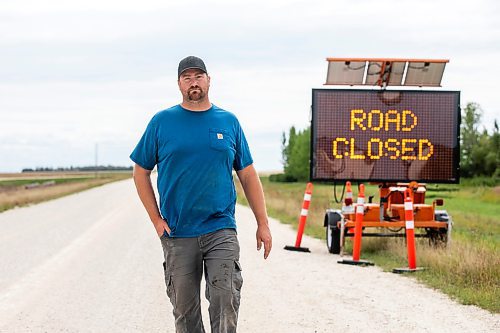MIKAELA MACKENZIE / FREE PRESS
Dustin Wiens, a grain farmer south of La Salle, by the road closure of Floodway Road on Monday, Aug. 25, 2025. The road, which is closed now through to October, will impact the way that he transports his harvest from the fields.
For Aaron story.
Free Press 2025