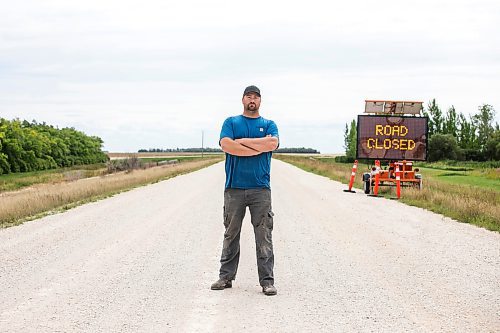 MIKAELA MACKENZIE / FREE PRESS
Dustin Wiens, a grain farmer south of La Salle, by the road closure of Floodway Road on Monday, Aug. 25, 2025. The road, which is closed now through to October, will impact the way that he transports his harvest from the fields.
For Aaron story.
Free Press 2025