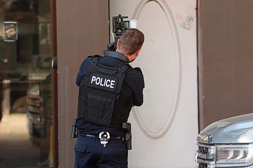 27082025
A Brandon Police Service member takes photos outside an apartment building on Rosser Avenue between 9th Street and 10th Street in Brandon on Wednesday morning. BPS members responded to a gun allegedly being fired in the apartment building. (Tim Smith/The Brandon Sun)