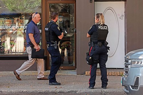 27082025
Brandon Police Service members responded to a gun allegedly being fired in an apartment building on Rosser Avenue between 9th Street and 10th Street in Brandon on Wednesday morning. As of current reporting, no one was injured. (Tim Smith/The Brandon Sun)