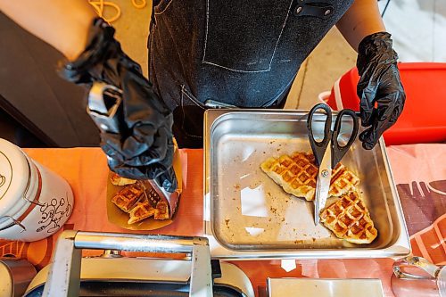 MIKE DEAL / FREE PRESS
Hannah Nguyen and Alain Pham at their station, Toasty Alley, a two-month old operation that sells croffles - a cross between croissants and waffles. The dish was created around 2018 in Korea, and has since spread around the world. Hannah and Alain (married) offer different flavours, including s'mores, pistachio and bacon-and-onions.
Reporter: Dave Sanderson
250828 - Thursday, August 28, 2025.