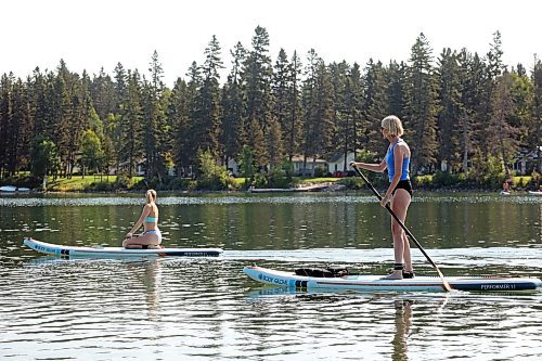 28082025
Ellie Sidloski and Kristin Los paddleboard on Clear Lake in Riding Mountain National Park on a hot and sunny Thursday afternoon. 
(Tim Smith/The Brandon Sun)