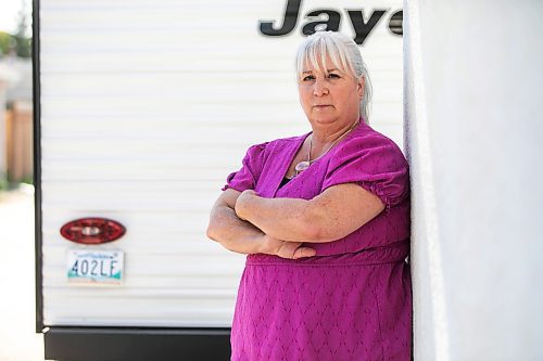 MIKAELA MACKENZIE / FREE PRESS
Sherryll Stenberg, whose camper licence plate was stolen in late June (and has since been reported and replaced), with the plate on Thursday, Aug. 28, 2025.
For Chris story.
Free Press 2025