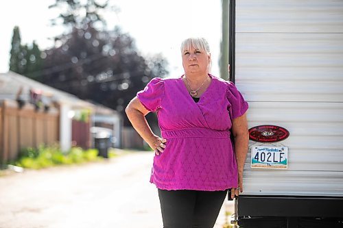 MIKAELA MACKENZIE / FREE PRESS
Sherryll Stenberg, whose camper licence plate was stolen in late June (and has since been reported and replaced), with the plate on Thursday, Aug. 28, 2025.
For Chris story.
Free Press 2025