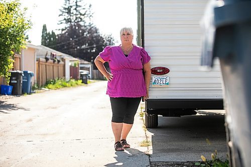 MIKAELA MACKENZIE / FREE PRESS
Sherryll Stenberg, whose camper licence plate was stolen in late June (and has since been reported and replaced), with the plate on Thursday, Aug. 28, 2025.
For Chris story.
Free Press 2025