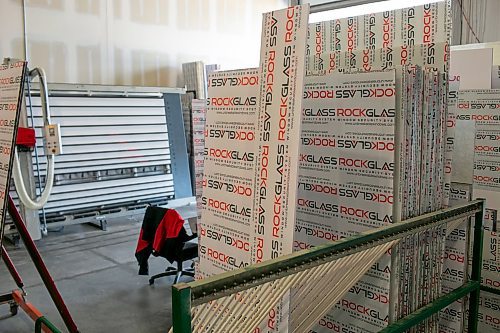 BROOK JONES/FREE PRESS
ClearSecure Manufacturing & Distribution is best known for RockGlass, a window security system through impact-resistant windows and doors. The local company is located in CentrePort Canada at 8-3149 Red Fife Rd. in the RM of Rosser, Man. A stack of RockGlass offcuts are pictured at the manufacturing and distribution plant on Tuesday, Aug. 19, 2025.