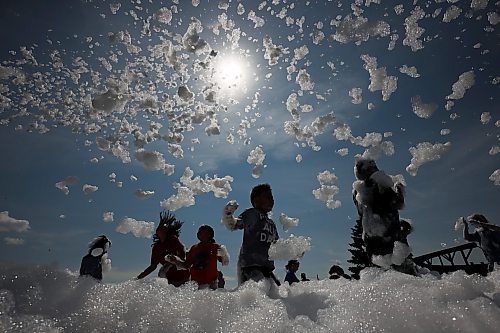 29082025
Kids play in foam during a family wellness day full of games, activities, food and entertainment at Sioux Valley Dakota Nation on a hot Friday. Sioux Valley invited evacuees displaced by fires up north to take part in the day at the First Nation west of Brandon.
Tim Smith/The Brandon Sun)