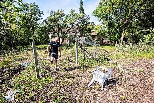 MIKAELA MACKENZIE / FREE PRESS
Paul Taylor on the property he manages for his mother, which has had chronic squatter and vandalism issues, on Friday, Aug. 29, 2025. He plans to demolish the two houses on the property and clear swaths of trees to prevent future issues.
For Chris story.
Free Press 2025