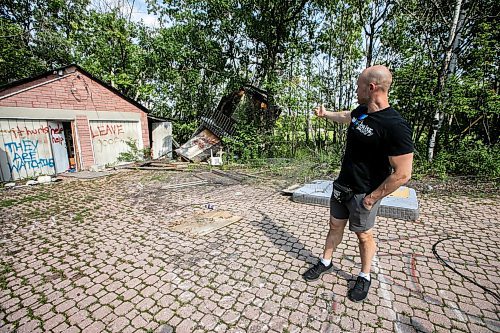 MIKAELA MACKENZIE / FREE PRESS
Paul Taylor on the property he manages for his mother, which has had chronic squatter and vandalism issues, on Friday, Aug. 29, 2025. He plans to demolish the two houses on the property and clear swaths of trees to prevent future issues.
For Chris story.
Free Press 2025