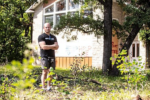 MIKAELA MACKENZIE / FREE PRESS
Paul Taylor on the property he manages for his mother, which has had chronic squatter and vandalism issues, on Friday, Aug. 29, 2025. He plans to demolish the two houses on the property and clear swaths of trees to prevent future issues.
For Chris story.
Free Press 2025