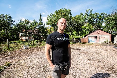 MIKAELA MACKENZIE / FREE PRESS
Paul Taylor on the property he manages for his mother, which has had chronic squatter and vandalism issues, on Friday, Aug. 29, 2025. He plans to demolish the two houses on the property and clear swaths of trees to prevent future issues.
For Chris story.
Free Press 2025