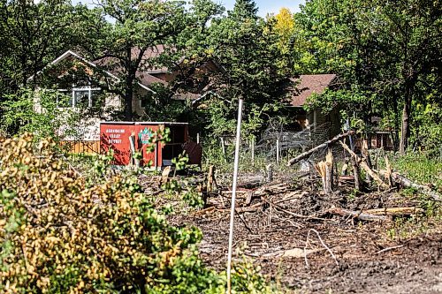 MIKAELA MACKENZIE / FREE PRESS
The Charleswood property, which has had chronic squatter and vandalism issues, on Friday, Aug. 29, 2025.
For Chris story.
Free Press 2025