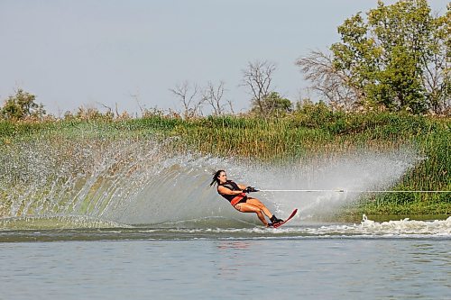 29082025
Cassidy Faurschou with the Brandon Waterski Club slalom skis on the Assiniboine River in Brandon on a hot Friday morning.
Tim Smith/The Brandon Sun)