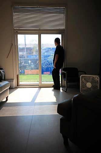 Ruth Bonneville / Free Press 

LOCAL - MSP housing

Photo of Ryan, one of the MSP housing clients interviewed by Scott for the story.   Note:  he is silhouetted as part of MSP’s privacy practices.

Feature on homeless and supportive housing at Main Street Project located on Sargent Avenue.

Scott Billeck feature on homeless and supportive housing.

Sept 2nd,  2025