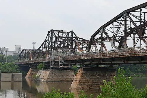 Matthew Frank / FREE PRESS
The city has delayed the reopening of the Louise Bridge a third time, leaving residents and business owners frustrated as they take longer commutes and lengthy detours.
250728 - Monday, July 28, 2025.