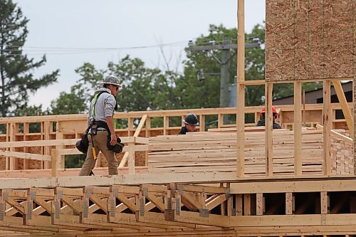 A construction crew work on a new apartment building at McDiarmid Drive, just off of Victoria Avenue, on Tuesday afternoon. (Matt Goerzen/The Brandon Sun)