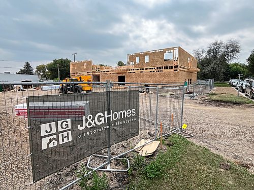 An apartment building under construction at McDiarmid Drive, just off of Victoria Avenue, is seen here on Tuesday afternoon. (Matt Goerzen/The Brandon Sun)