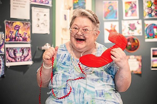 MIKAELA MACKENZIE / FREE PRESS
Cheryl Towers, Misericordia Place personal care resident who gave advice for the new advice hotline, in her room on Wednesday, Sept. 3, 2025.
For Jen story.
Free Press 2025