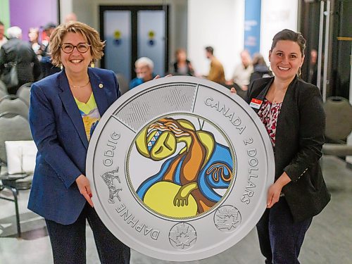 MIKE DEAL / FREE PRESS
Marie Lemay (left), CEO of the Royal Canadian Mint, and Dorota Blumczynska (right), CEO of the Manitoba Museum, hold up an enlarged replica two-dollar coin showcasing Daphne Odjig’s art.
The Royal Canadian Mint unveils a special two-dollar circulation coin recognizing artist, Daphne Odjig, and her contributions to the transformation of Indigenous art at a ceremony inside the Manitoba Museum in front of a mural she painted in 1972 titled, The Creation of the World.
250904 - Thursday, September 04, 2025.