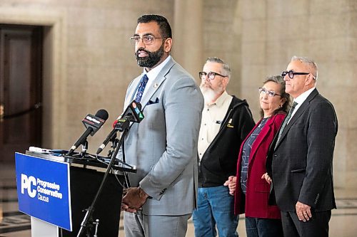 MIKAELA MACKENZIE / FREE PRESS
PC leader Obby Khan speaks at a press conference at the Manitoba Legislative Building in Winnipeg on Tuesday, Sept. 9, 2025.
For Carol story.
Free Press 2025