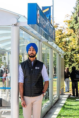 MIKAELA MACKENZIE / FREE PRESS

University of Manitoba Student Union president Prabhnoor Singh at a transit stop on campus on Wednesday, Sept. 10, 2025. 

For &#x460;story.
Free Press 2025